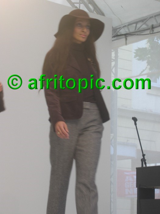 ../Images/Krefeld-Strssenmodenschau-2005 083.jpg